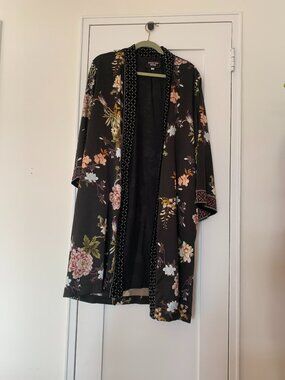 Johnny Was kimono, black and embroidery, Size L.